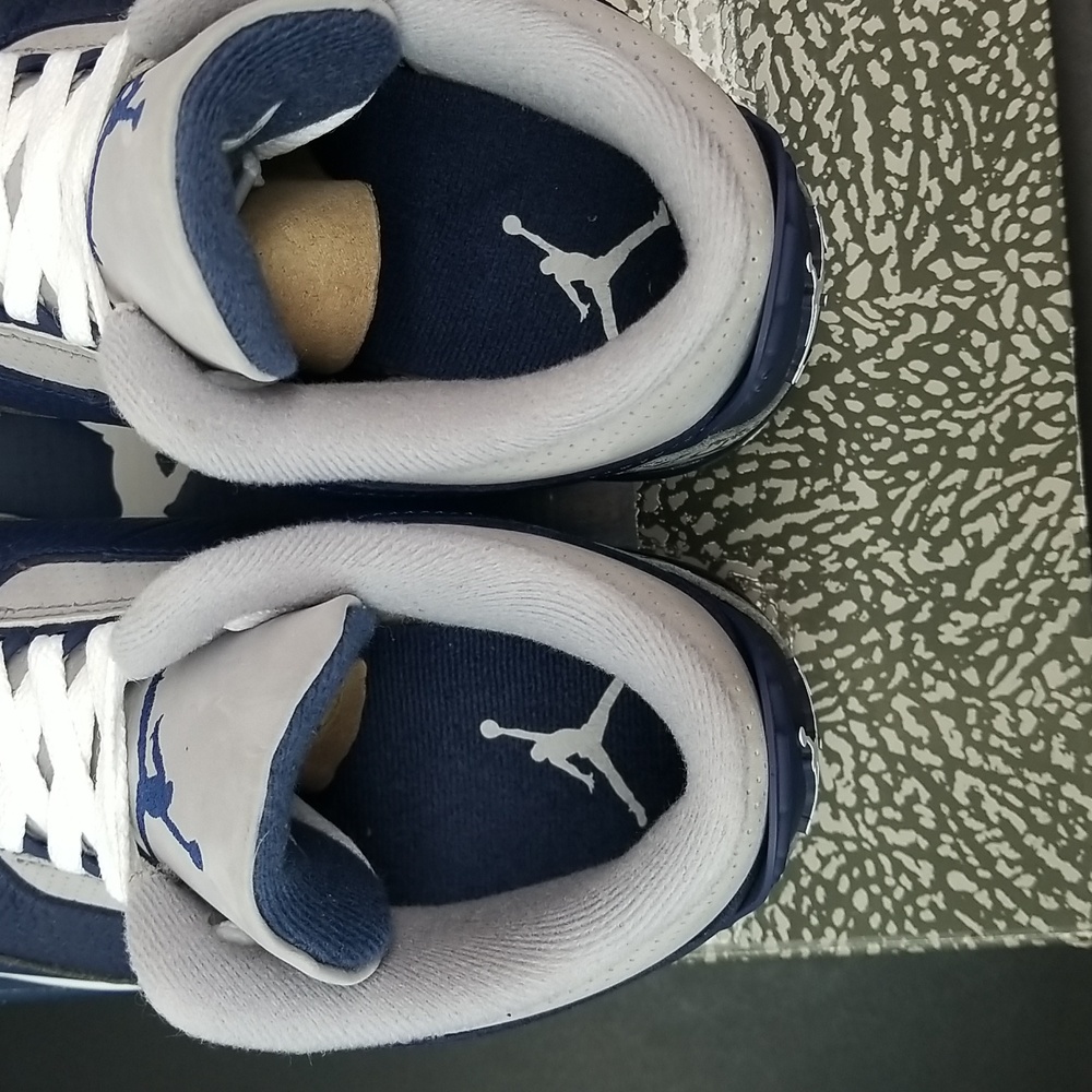 PER-OWNED WITH OG BOX!! Air Jordan 3 Retro "Georgetown" - Picture 8 of 9